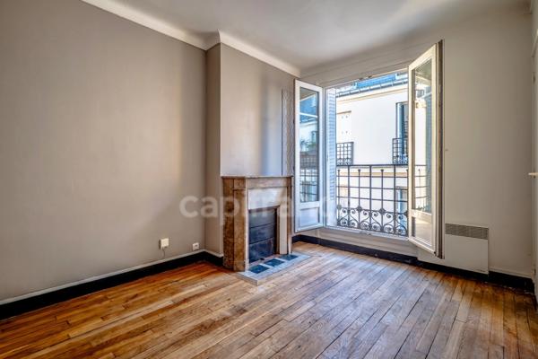 Appartement à vendre 2 pièces PARIS 20EME ARRONDISSEMENT (75) au 6eme étage sur cour avec ascenseur
