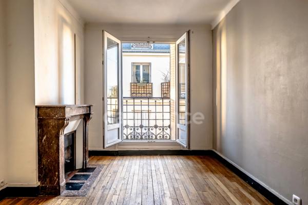 Appartement à vendre 2 pièces PARIS 20EME ARRONDISSEMENT (75) au 6eme étage sur cour avec ascenseur