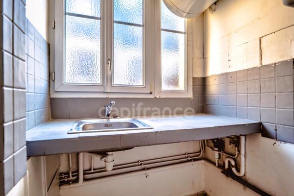 Appartement à vendre 2 pièces PARIS 20EME ARRONDISSEMENT (75) au 6eme étage sur cour avec ascenseur