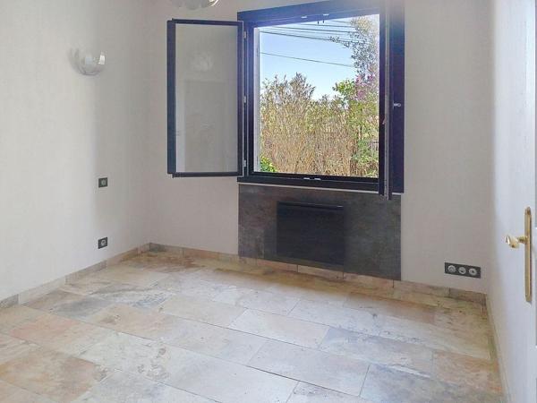 Maison  individuelle de 96 m2 et dépendance de 16 m2