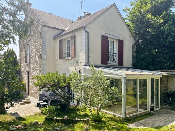 CHARME DE L'ANCIEN ET VIE DE FAMILE ÉTAMPES CENTRE