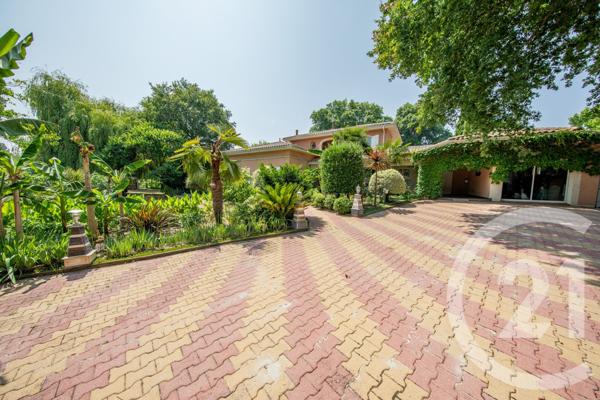 Maison à vendre  10 pièces - 222,49 m2 LE PIAN MEDOC - 33