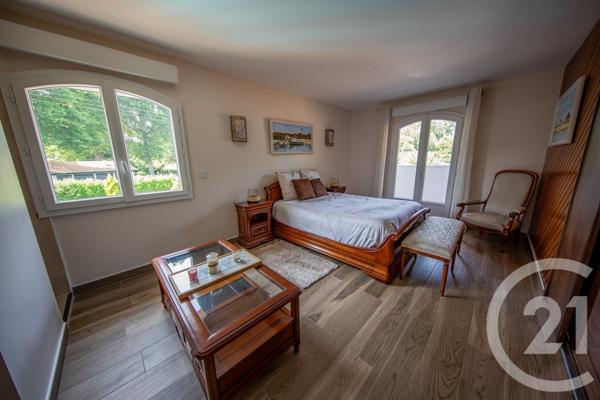 Maison à vendre  10 pièces - 222,49 m2 LE PIAN MEDOC - 33