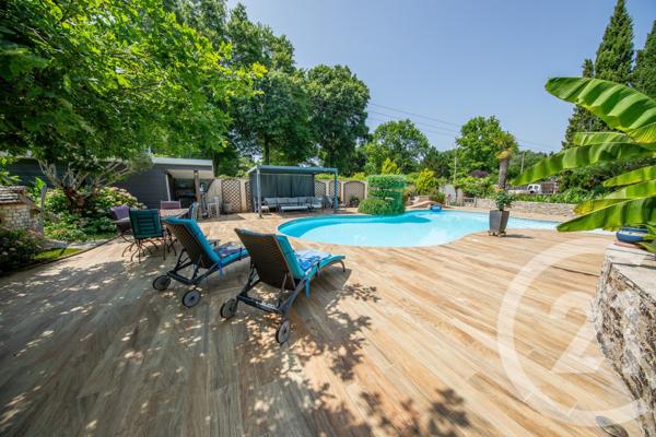 Maison à vendre  10 pièces - 222,49 m2 LE PIAN MEDOC - 33