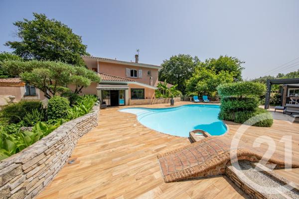 Maison à vendre  10 pièces - 222,49 m2 LE PIAN MEDOC - 33