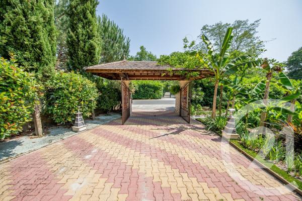 Maison à vendre  10 pièces - 222,49 m2 LE PIAN MEDOC - 33