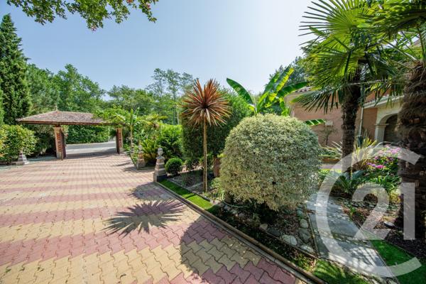 Maison à vendre  10 pièces - 222,49 m2 LE PIAN MEDOC - 33