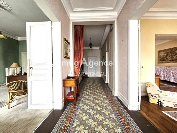 Maison à Thouars, 79100 - 10 pièces 265m²