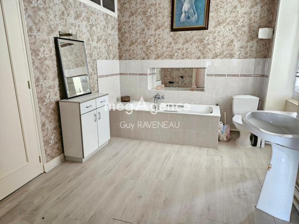 Maison à Thouars, 79100 - 10 pièces 265m²