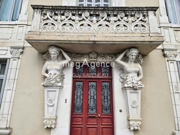 Maison à Thouars, 79100 - 10 pièces 265m²