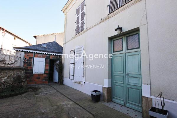 Maison à Thouars, 79100 - 10 pièces 265m²