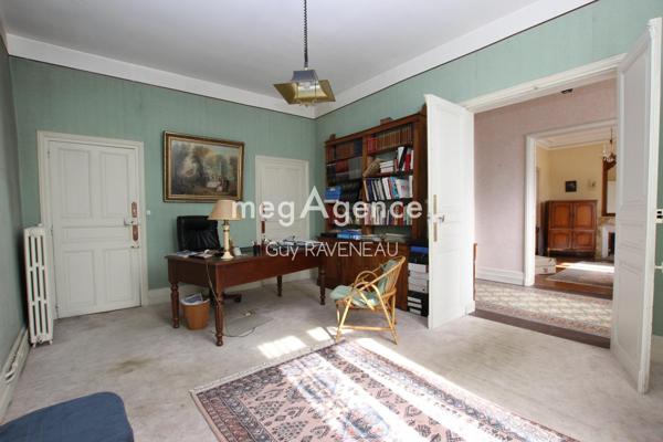 Maison à Thouars, 79100 - 10 pièces 265m²