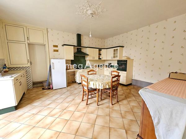 Maison à Thouars, 79100 - 10 pièces 265m²