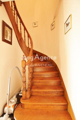 Maison à Thouars, 79100 - 10 pièces 265m²