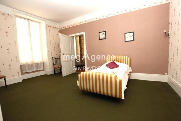 Maison à Thouars, 79100 - 10 pièces 265m²