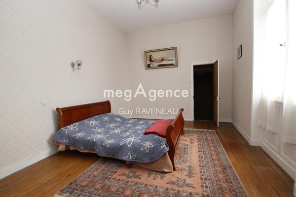 Maison à Thouars, 79100 - 10 pièces 265m²