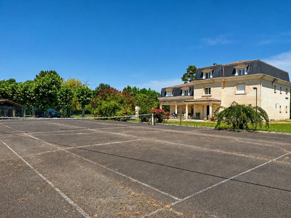 Demeure de 350 m2 + 106m2, Piscine, terrain de tennis, 3282 parcelles