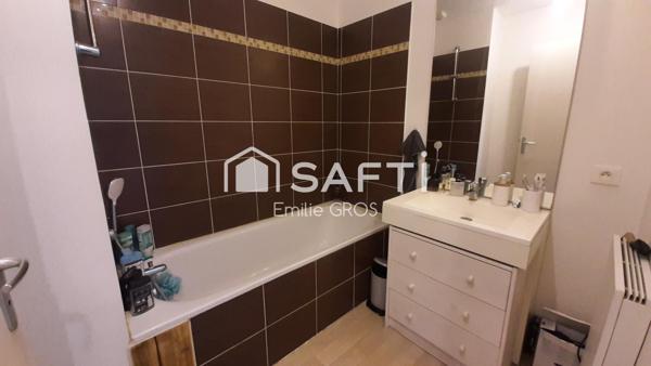 Mazet en résidence sécurisée, au calme