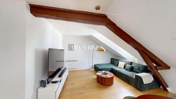Appartement rénové au dernier étage – Cœur historique de Nantes