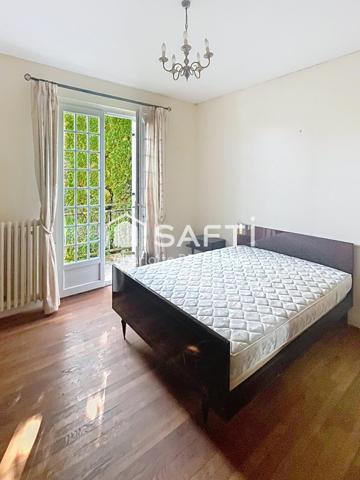 Maison de ville avec beau potentiel de rénovation