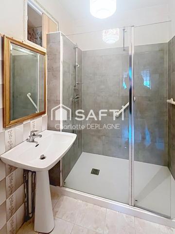 Maison de ville avec beau potentiel de rénovation