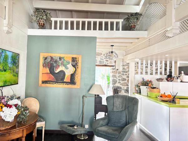 URRUGNE – CŒUR DE VILLE – APPARTEMENT D’EXCEPTION 4 PIÈCES – 107m2