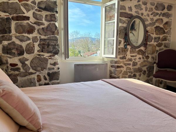 URRUGNE – CŒUR DE VILLE – APPARTEMENT D’EXCEPTION 4 PIÈCES – 107m2