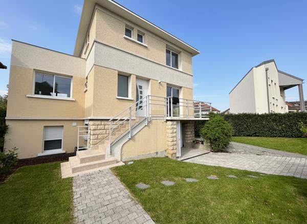 Maison entièrement rénovée avec sous-sol total à Massy