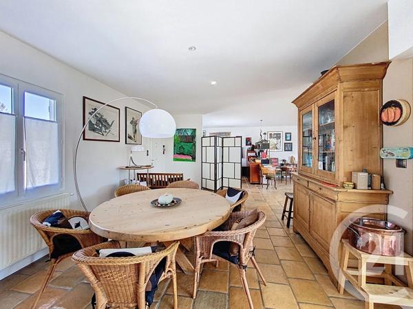 Maison à vendre  5 pièces - 160 m 2   TONNAY CHARENTE  - 17