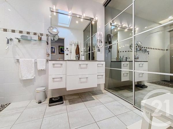 Maison à vendre  5 pièces - 160 m 2   TONNAY CHARENTE  - 17