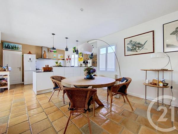 Maison à vendre  5 pièces - 160 m 2   TONNAY CHARENTE  - 17