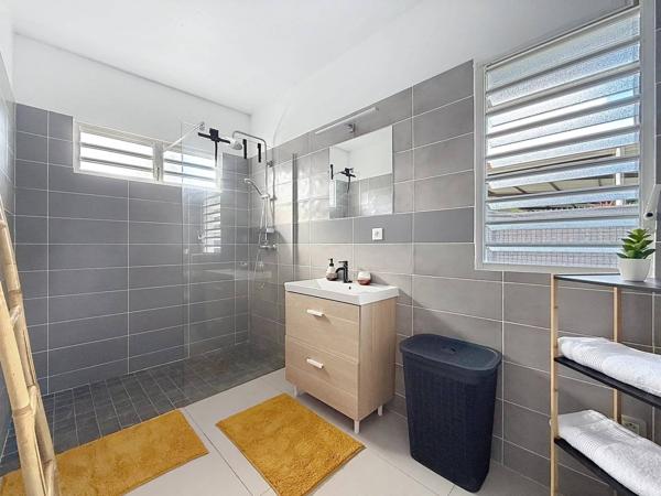 DPT GUYANE, À LOUER MATOURY Maison T3 meublé de 68 m2