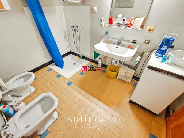 Deux Maisons en pierre à rénover au coeur de Caunes-Minervois avec 2 Garages