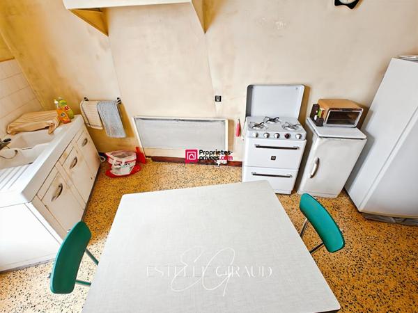 Deux Maisons en pierre à rénover au coeur de Caunes-Minervois avec 2 Garages