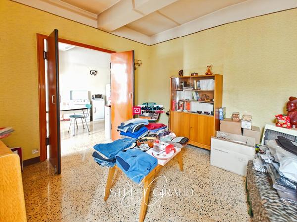 Deux Maisons en pierre à rénover au coeur de Caunes-Minervois avec 2 Garages