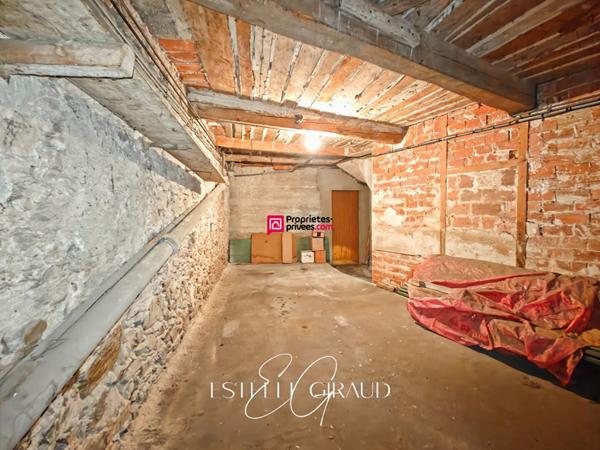 Deux Maisons en pierre à rénover au coeur de Caunes-Minervois avec 2 Garages