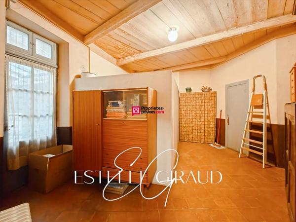 Deux Maisons en pierre à rénover au coeur de Caunes-Minervois avec 2 Garages