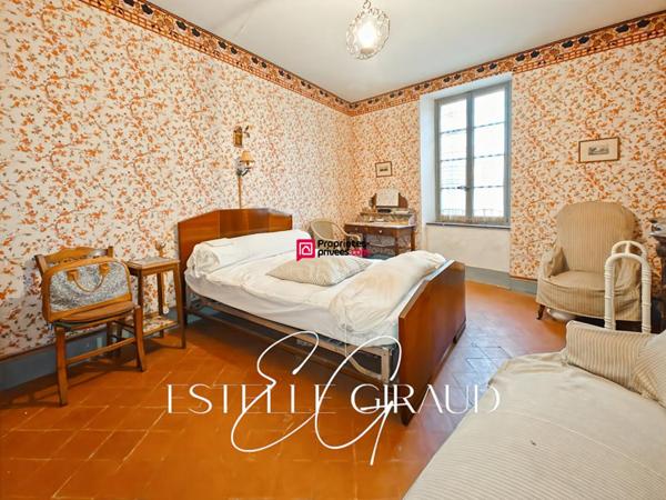 Deux Maisons en pierre à rénover au coeur de Caunes-Minervois avec 2 Garages