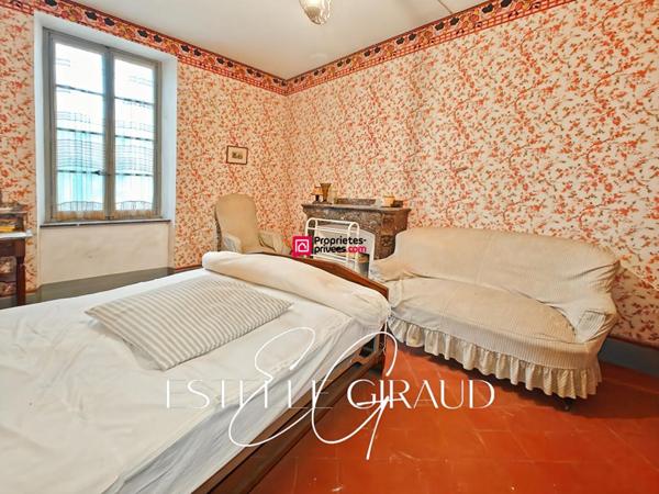 Deux Maisons en pierre à rénover au coeur de Caunes-Minervois avec 2 Garages