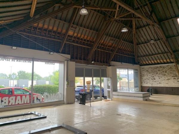 CANDE CENTRE LOCAL COMMERCIAL 800 M2 (Commerce et stockage)