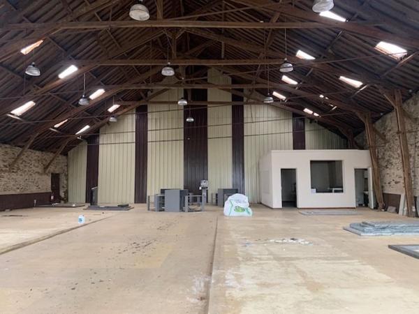 CANDE CENTRE LOCAL COMMERCIAL 800 M2 (Commerce et stockage)