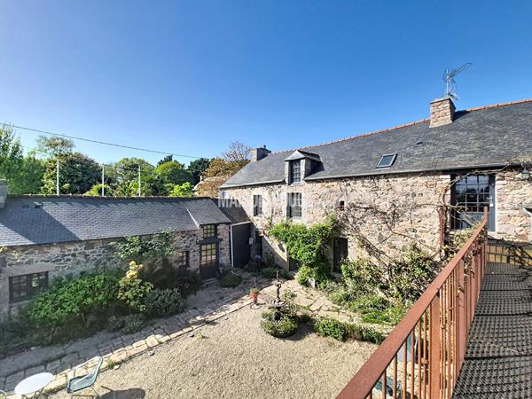 Demeure Authentique Bretonne du XVe Siècle - Propriété de Caractère avec Gîtes, Sauna, Piscine et Cadre Bucolique