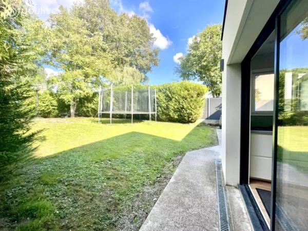 Maison familiale rénovée à Sautron – Vie de plain-pied & Calme absolu