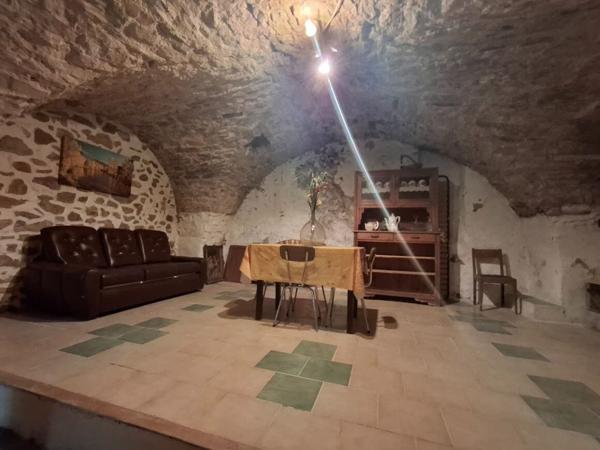 BEDARIEUX appartement lumineux, vue dégagée, dépendances avec jardinet