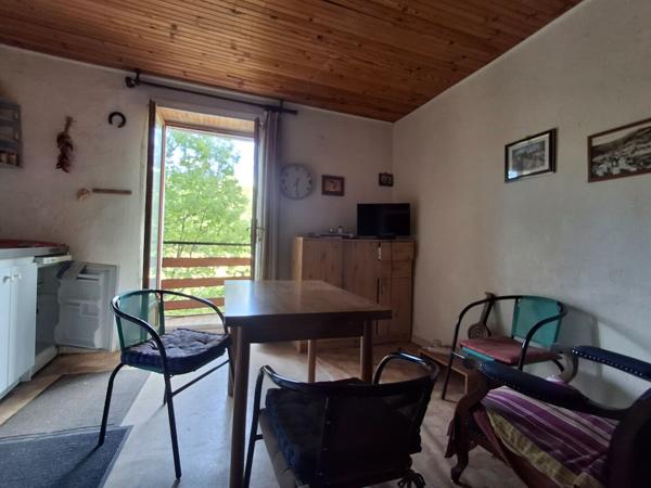 BEDARIEUX appartement lumineux, vue dégagée, dépendances avec jardinet