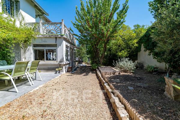 Élégante maison années 30 proche du centre-ville de Nîmes