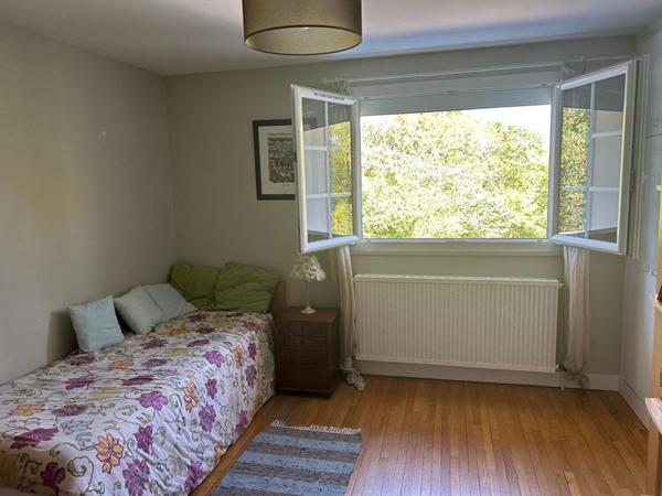 Élégante propriété familiale avec jardin arboré aux portes de Paris