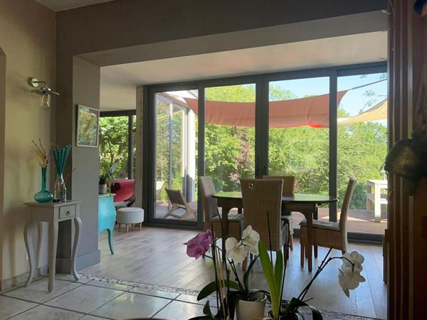 Élégante propriété familiale avec jardin arboré aux portes de Paris