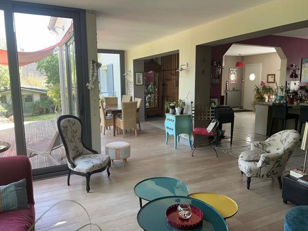 Élégante propriété familiale avec jardin arboré aux portes de Paris