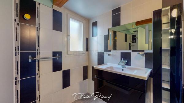 Dpt Hérault (34), à vendre MONTPELLIER maison de ville meublée, 78 m2 type LOFT + garage + parking + buanderie